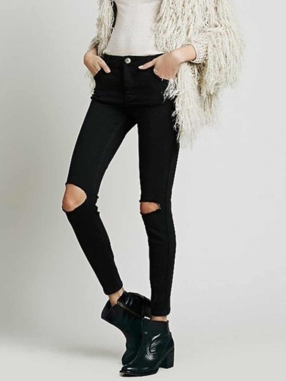 WE THE FREE Y2k High Rise Moms jean Knee distress Frayed Raw skinny Black .28